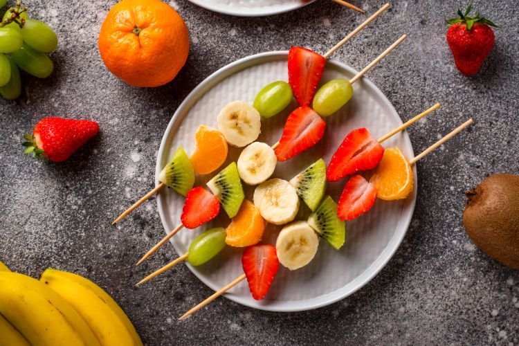 feestelijke traktaties fruitspiesjes gezonde snacks