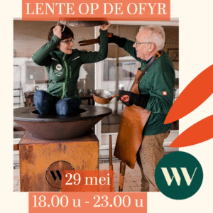 Promotieafbeelding voor workshop "Lente op de Ofyr" op 29 mei van 18.00 u tot 23.00 u, met twee lachende lesgevers in groene WV-kledij rond een Ofyr-vuurschaal.